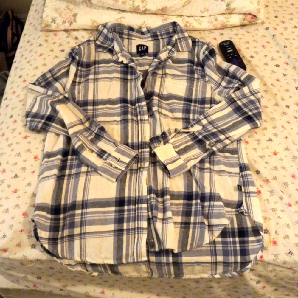 Gap sz M plaid button down shirt